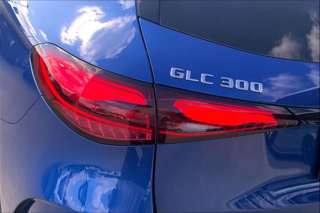 2026 Mercedes-BENZ GLC — миниатюра 14