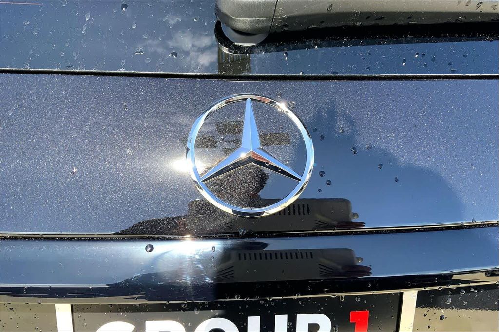 2026 Mercedes-BENZ GLC — миниатюра 15