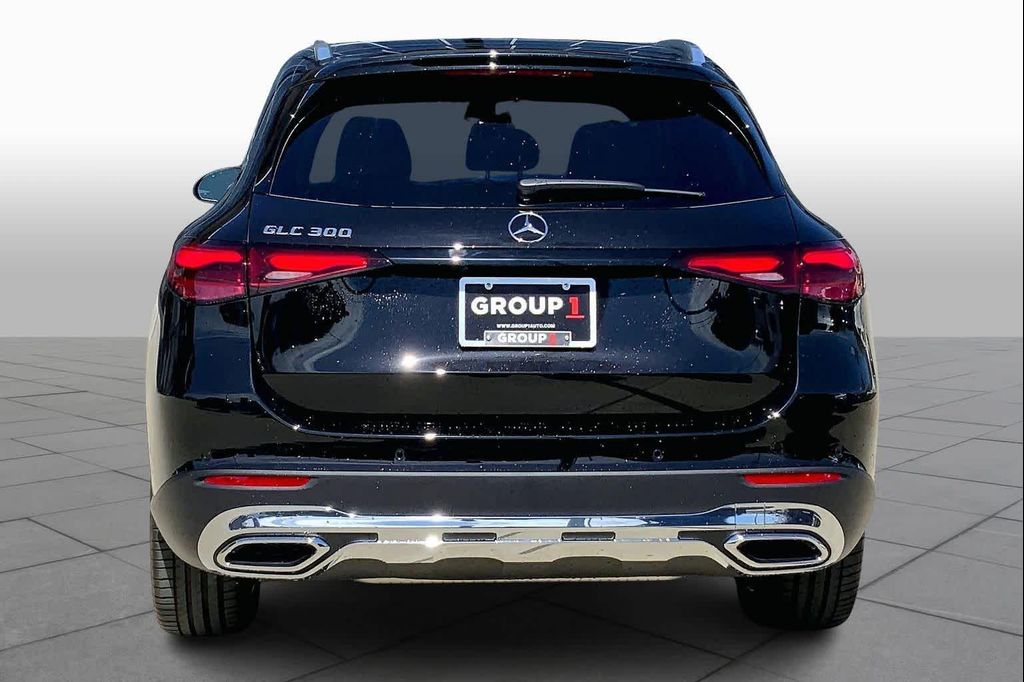 2026 Mercedes-BENZ GLC — фото 4