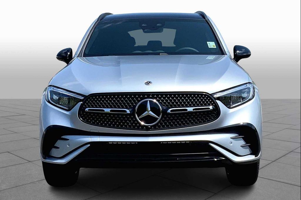 2026 Mercedes-BENZ GLC — фото 3