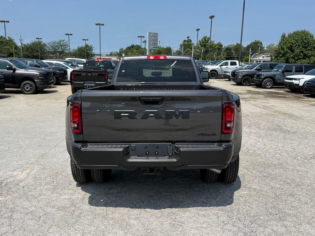 2026 RAM 3500 TRADESMAN CREW CAB 4X4 8' BOX — фото 7