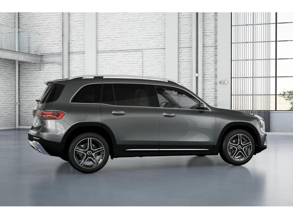 2026 Mercedes-BENZ GLB — миниатюра 17