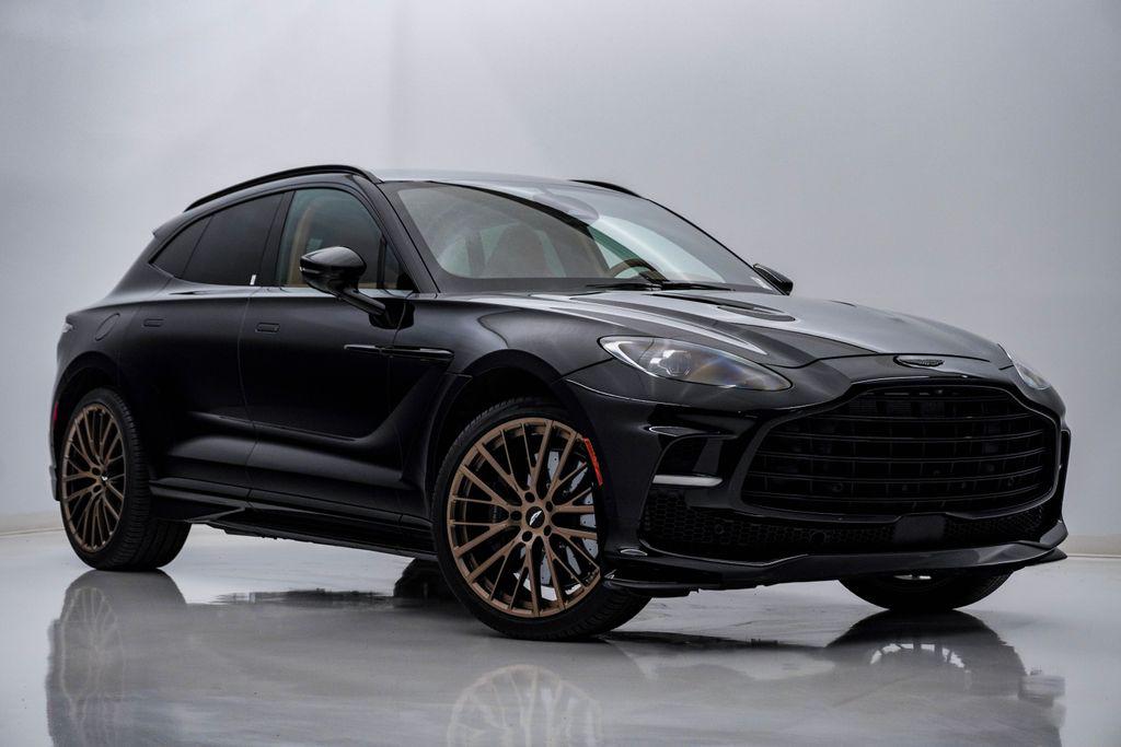 2025 Aston Martin DBX