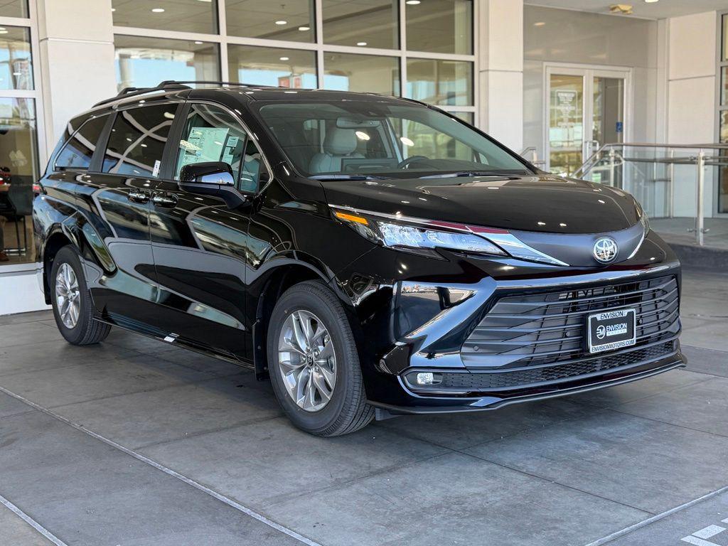 2026 TOYOTA SIENNA XLE photo 6