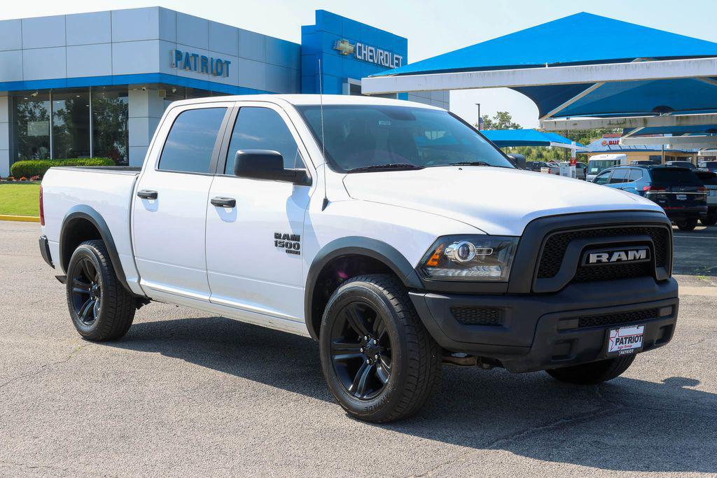 2024 RAM 1500 CLASSIC WARLOCK CREW CAB 4X4 5'7' BOX — фото 1