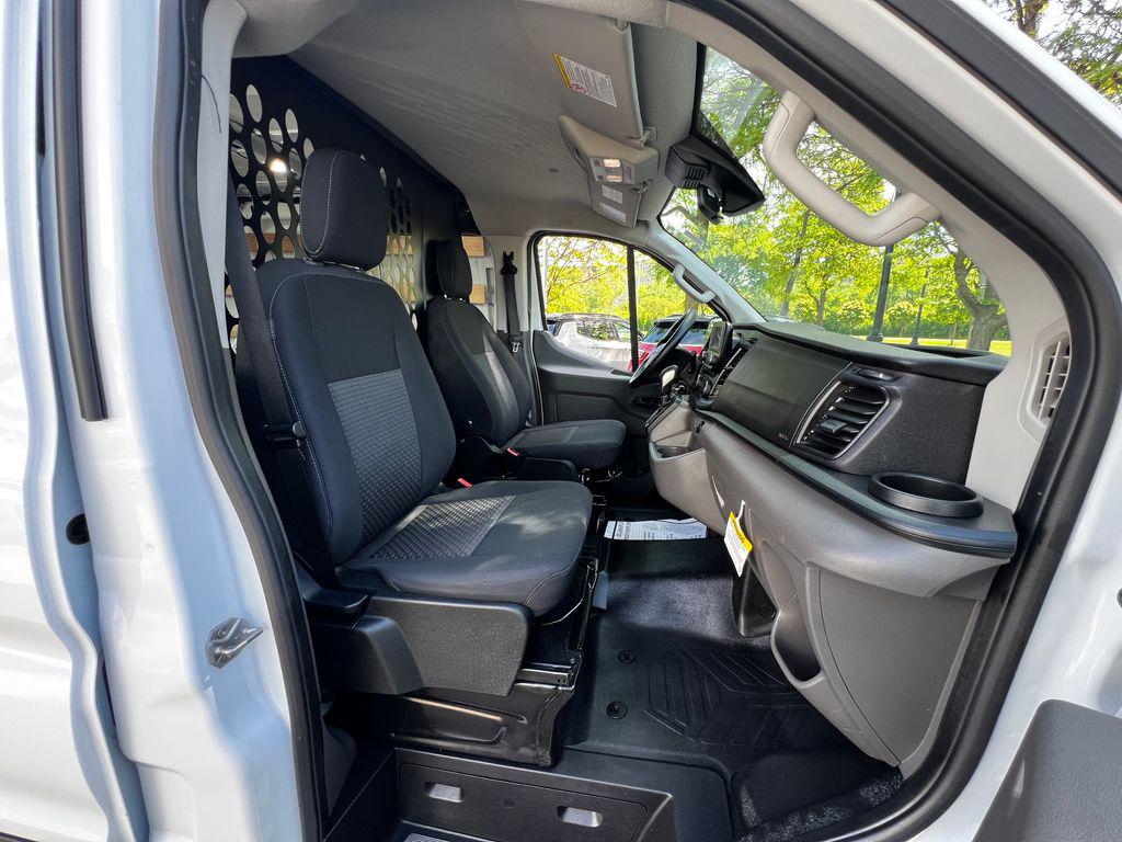 صورة مصغرة 26 لـ 2025 FORD TRANSIT-250 BASE