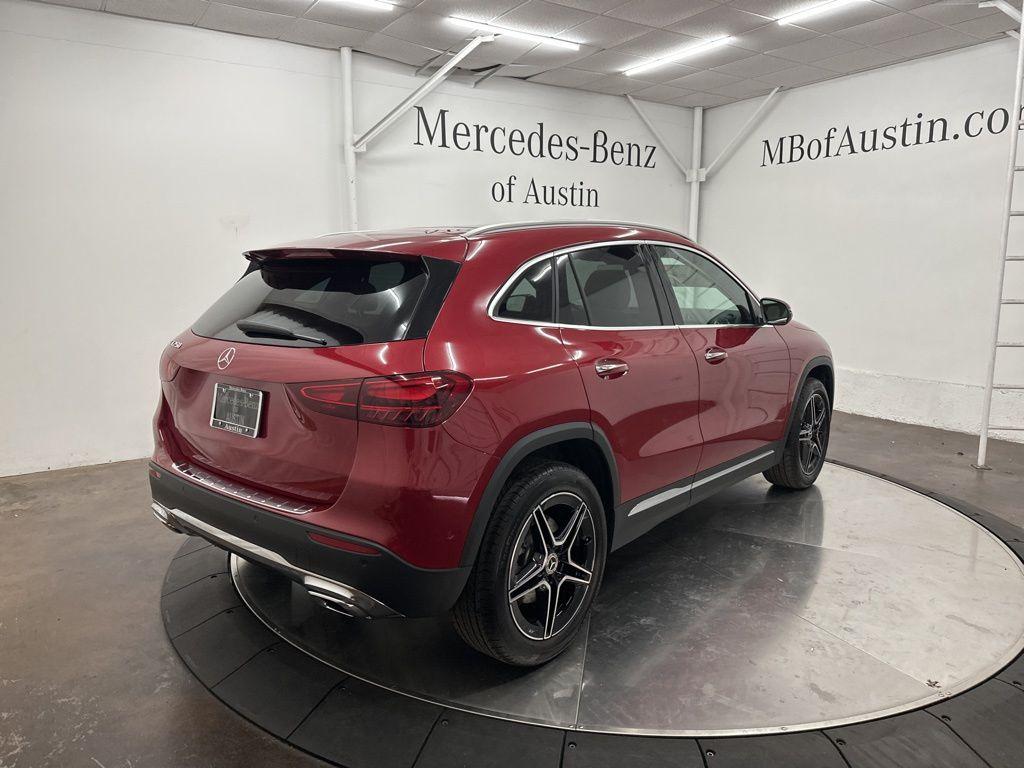 MERCEDES-BENZ GLA - 7