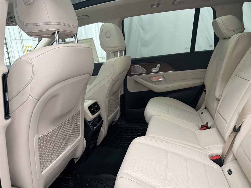 2026 Mercedes-BENZ GLS thumbnail 19