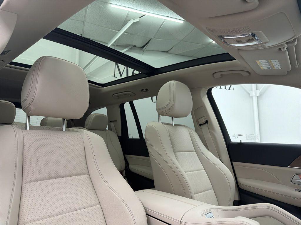 2026 Mercedes-BENZ GLS thumbnail 30