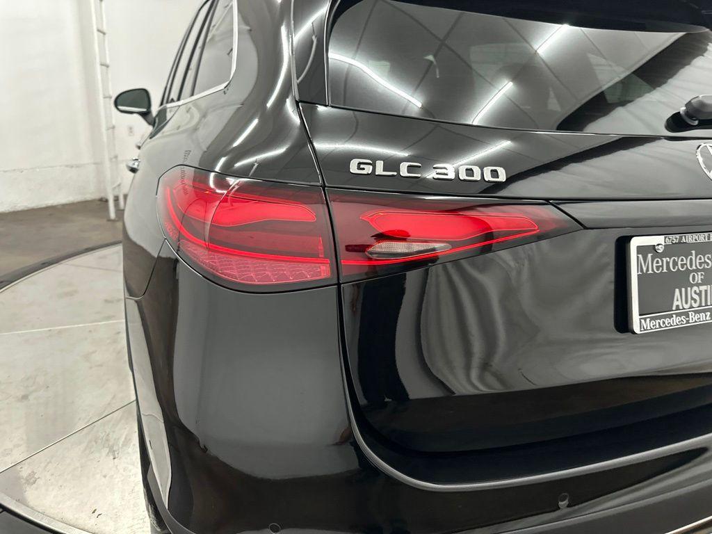 2026 Mercedes-BENZ GLC — миниатюра 11