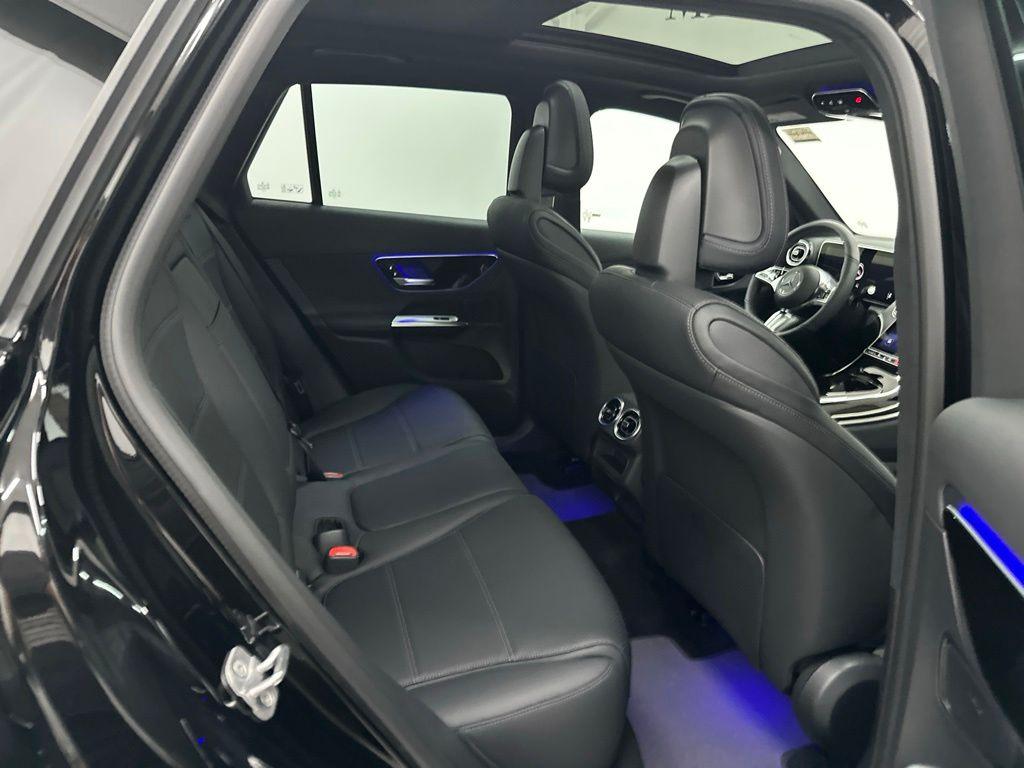 2026 Mercedes-BENZ GLC — миниатюра 25
