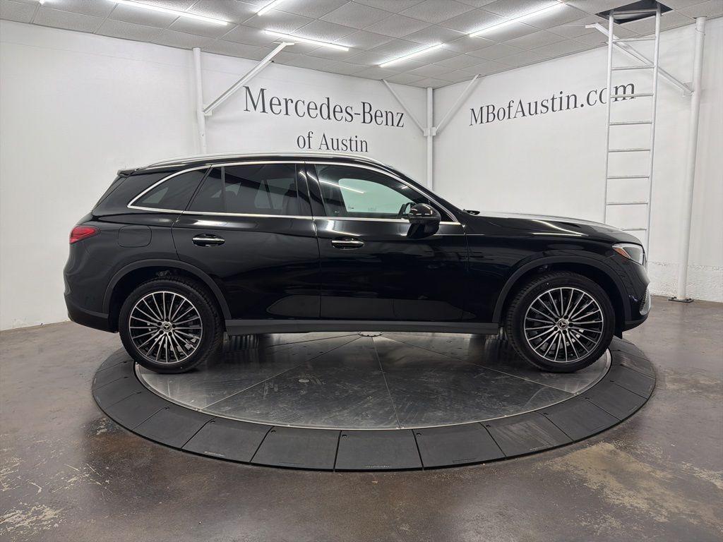 2026 Mercedes-BENZ GLC — фото 8