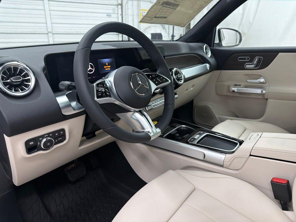 2026 Mercedes-BENZ GLB — миниатюра 12