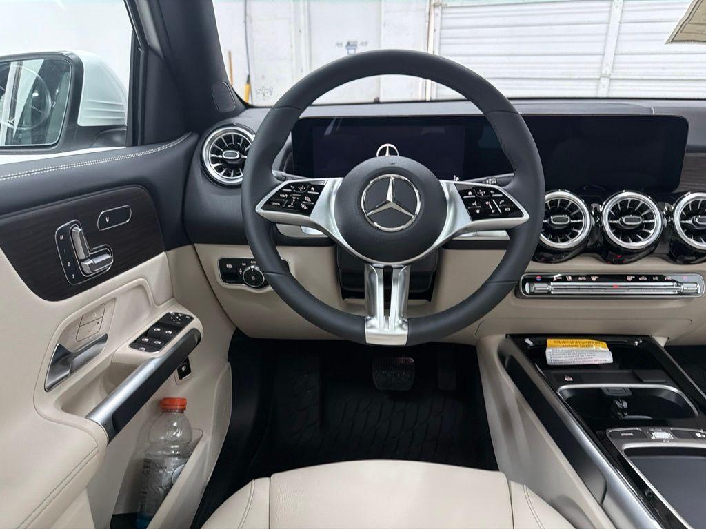 2026 Mercedes-BENZ GLB — миниатюра 21
