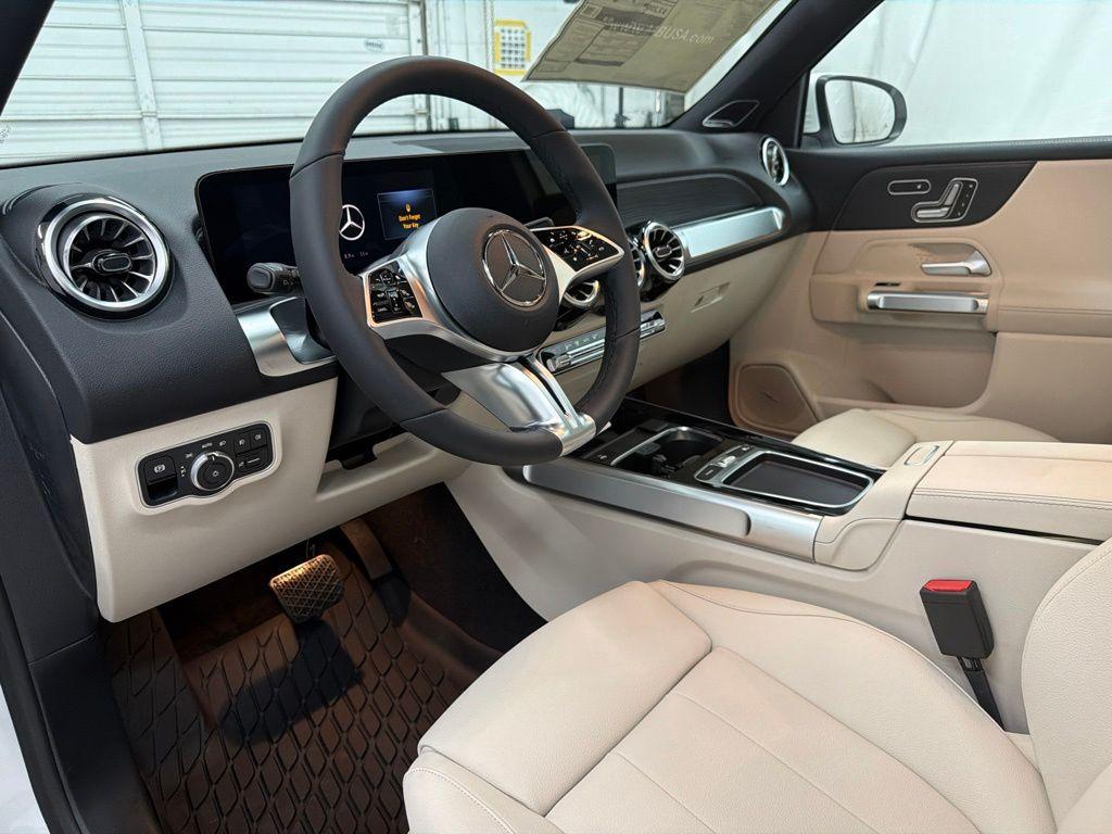 2026 Mercedes-BENZ GLB — миниатюра 12