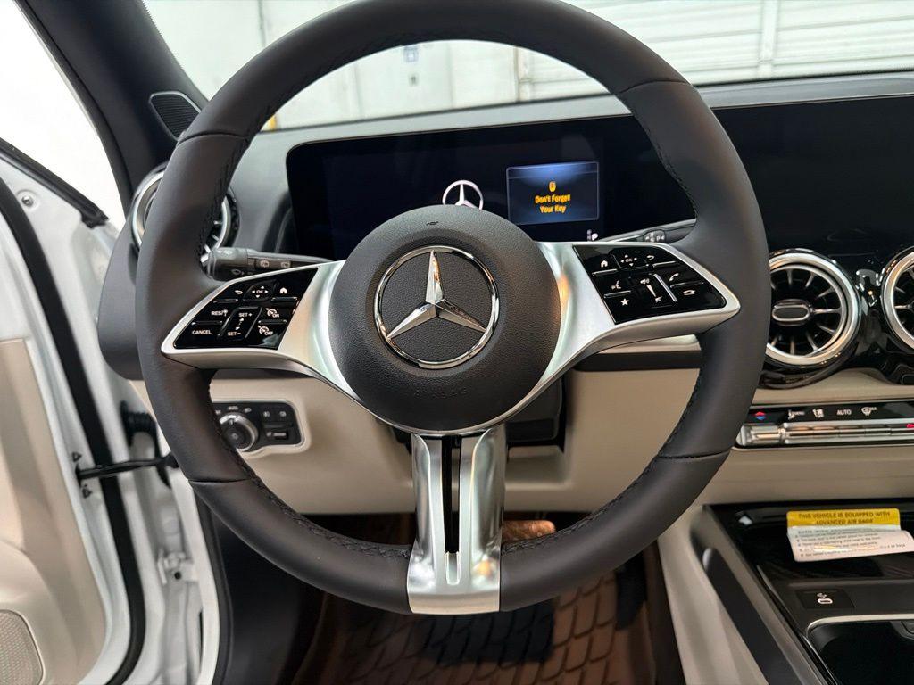 2026 Mercedes-BENZ GLB — миниатюра 15