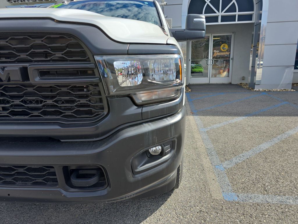 صورة 9 لـ 2024 RAM 3500 TRADESMAN REGULAR CAB 4X4 8' BOX