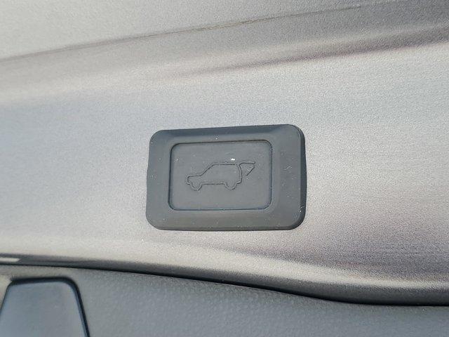 2024 Toyota RAV4 XLE PREMIUM — фото 10