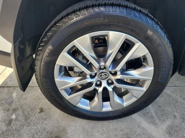 صورة 8 لـ 2025 Toyota RAV4 XLE PREMIUM
