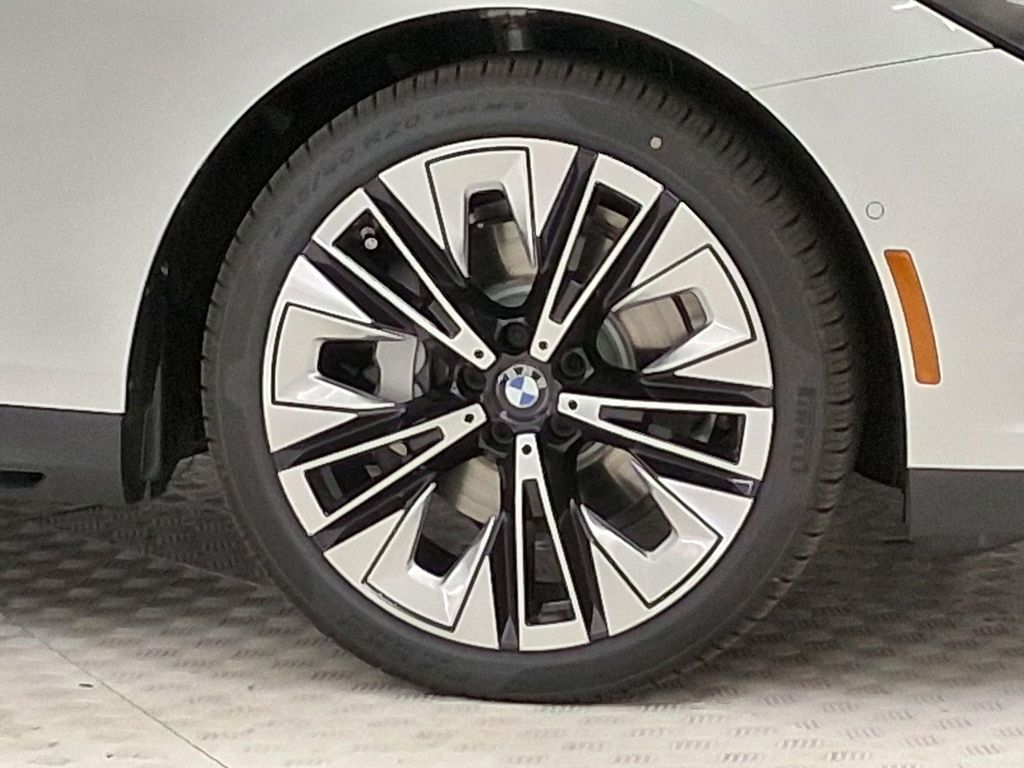 صورة 10 لـ 2027 BMW 530 I