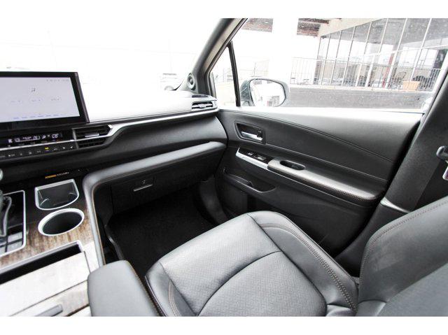 2025 Toyota SIENNA LIMITED 缩略图 12