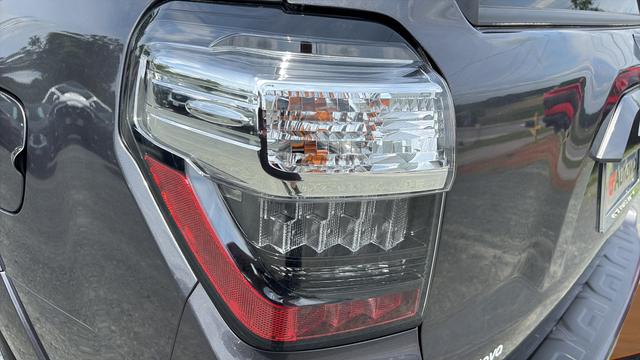 2023 Toyota 4RUNNER SR5 PREMIUM thumbnail 11