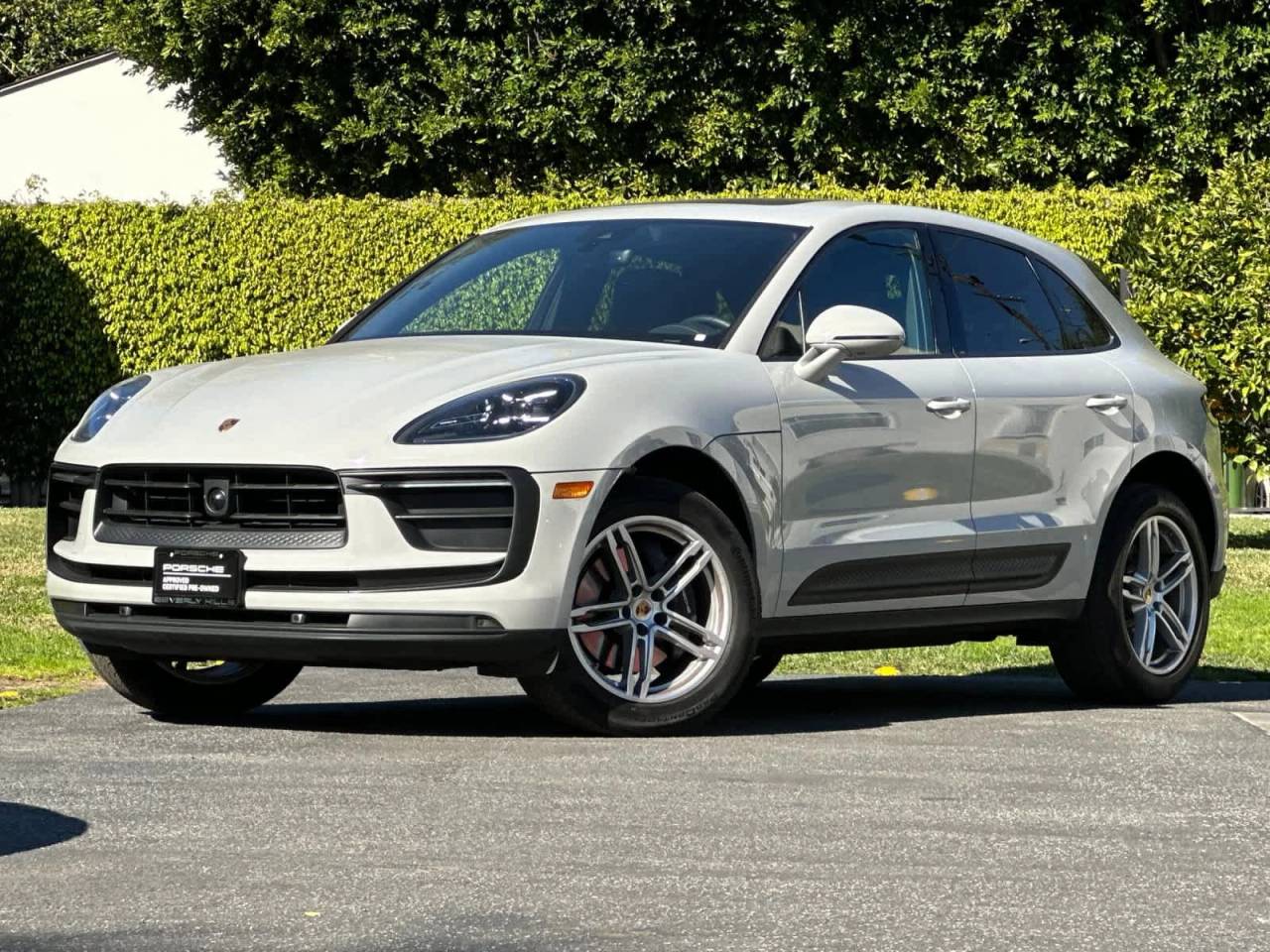 2025 Porsche MACAN — фото 1