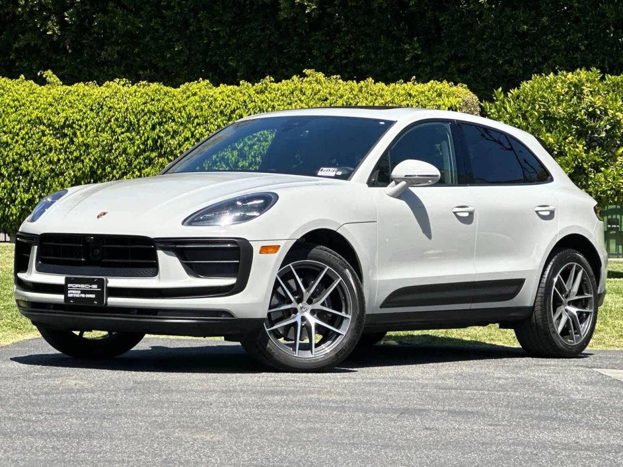2025 Porsche MACAN — фото 1