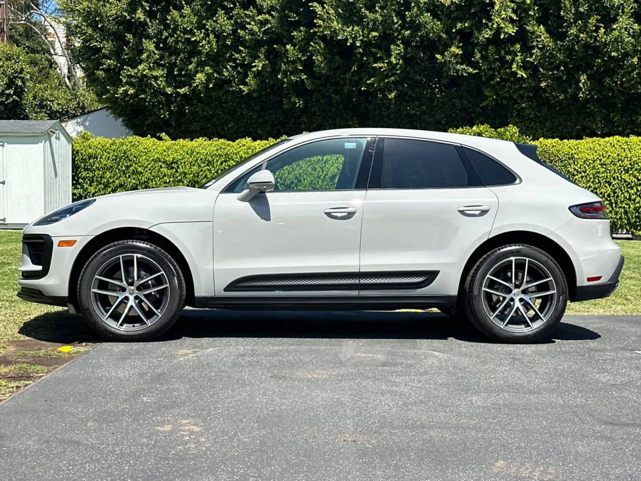 2025 Porsche MACAN — фото 2