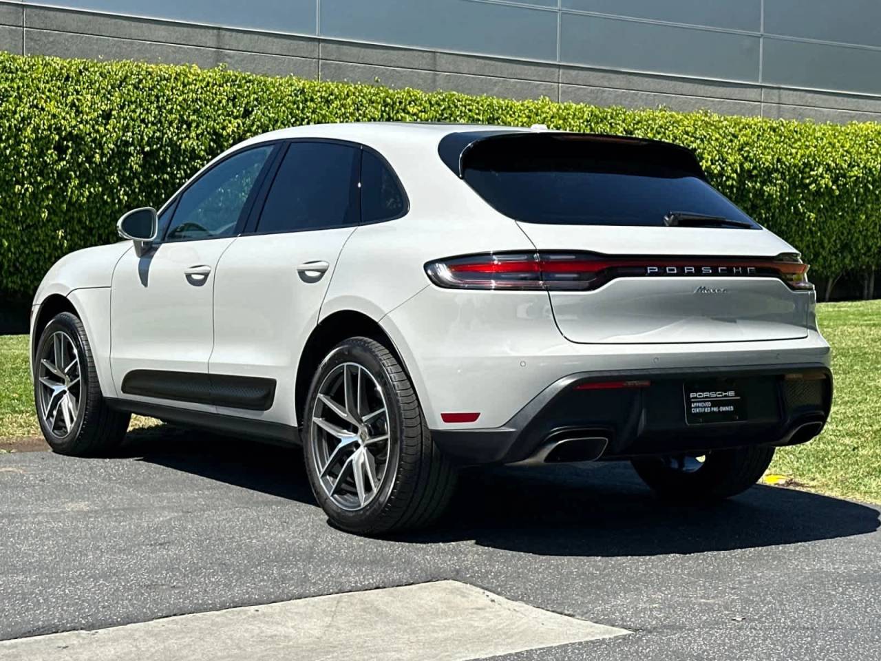 2025 Porsche MACAN — фото 3