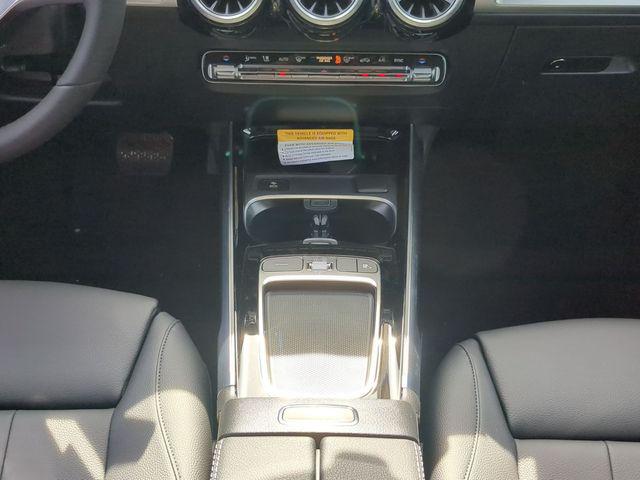 2026 Mercedes-BENZ GLB — миниатюра 12