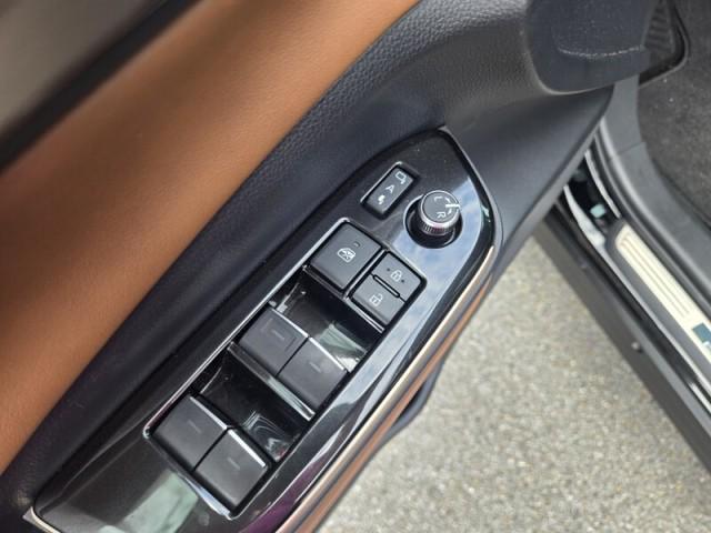 صورة مصغرة 25 لـ 2025 Toyota CROWN SIGNIA LIMITED
