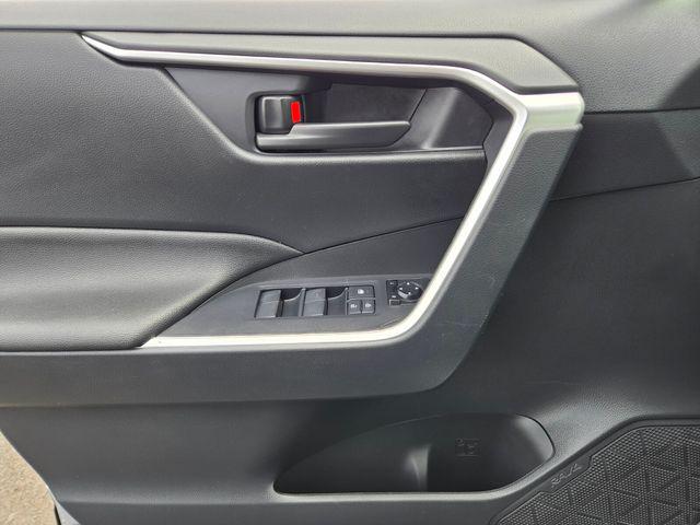 صورة مصغرة 18 لـ 2025 Toyota RAV4 LE