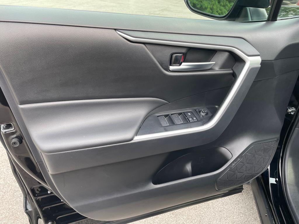2025 Toyota RAV4 XLE 缩略图 25