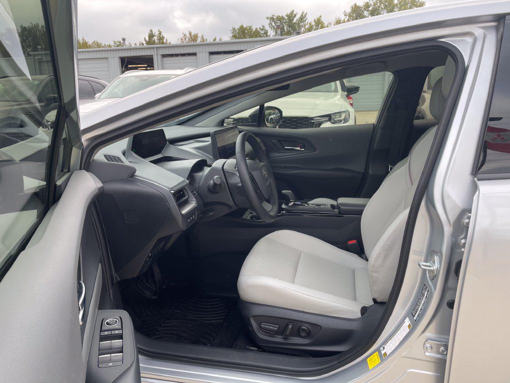 صورة مصغرة 16 لـ 2025 Toyota PRIUS XLE