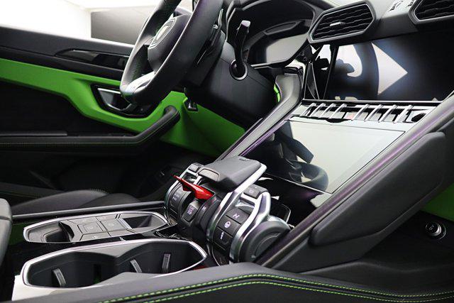 صورة مصغرة 34 لـ 2024 Lamborghini URUS S WITH AKRAPOVIC EXHAUST