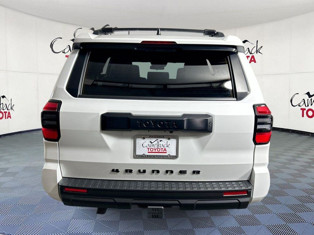 2026 Toyota 4RUNNER SR5 — фото 7