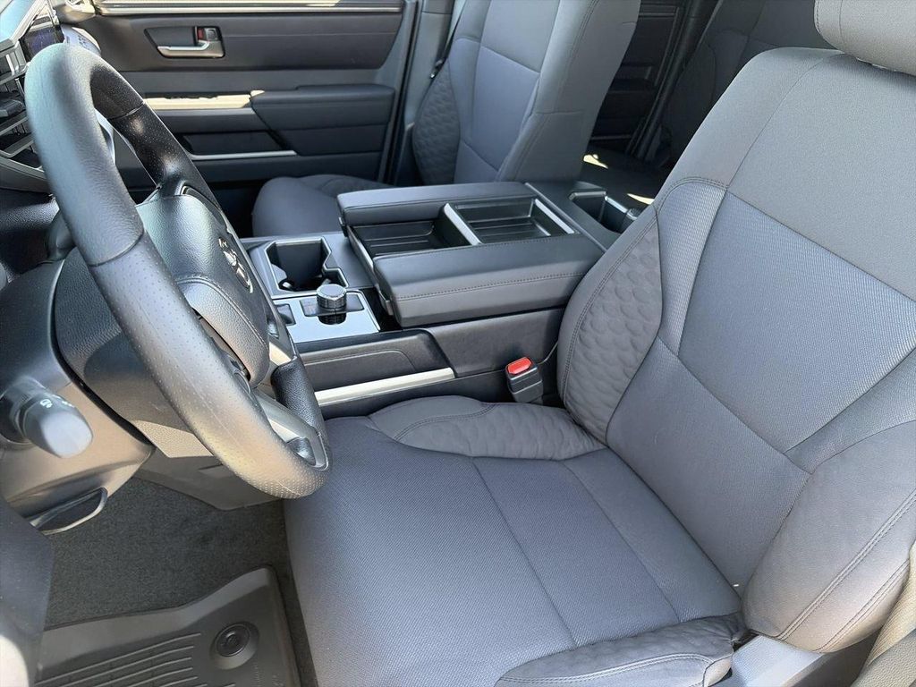 صورة مصغرة 17 لـ 2026 Toyota TUNDRA SR5