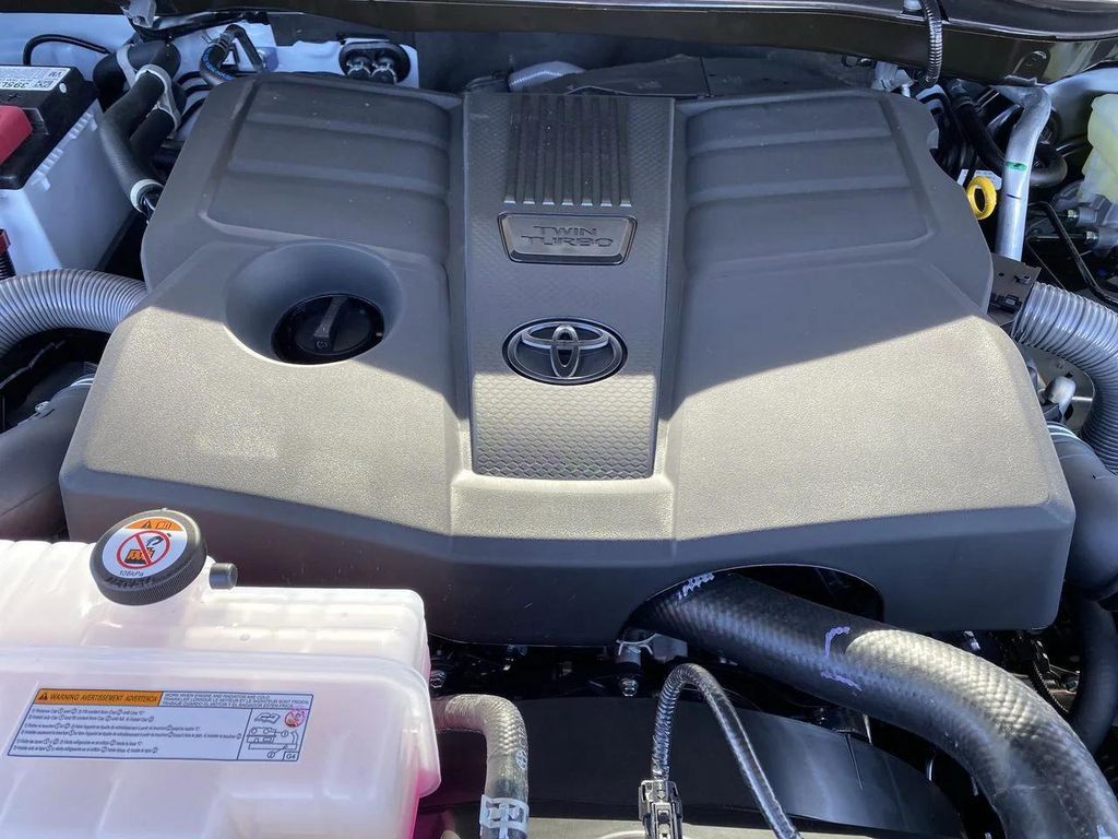 TOYOTA TUNDRA - 10