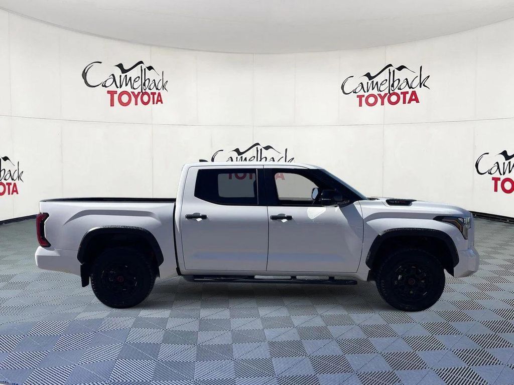 TOYOTA TUNDRA - 8