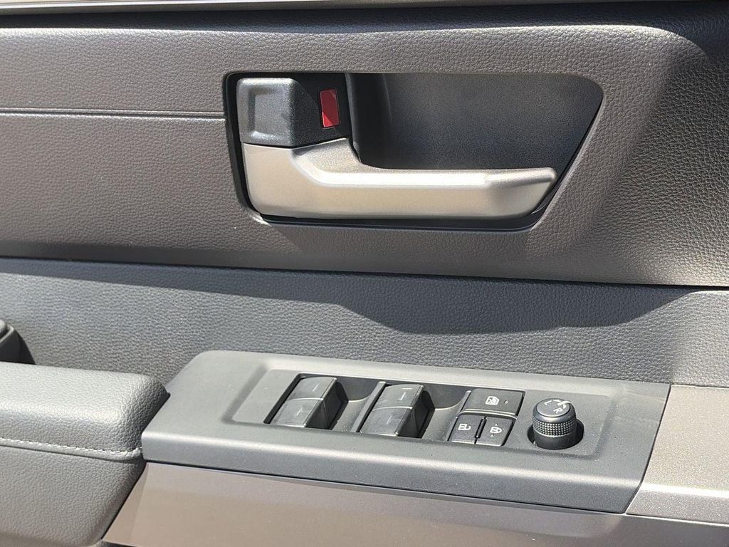صورة مصغرة 16 لـ 2026 Toyota TUNDRA SR5