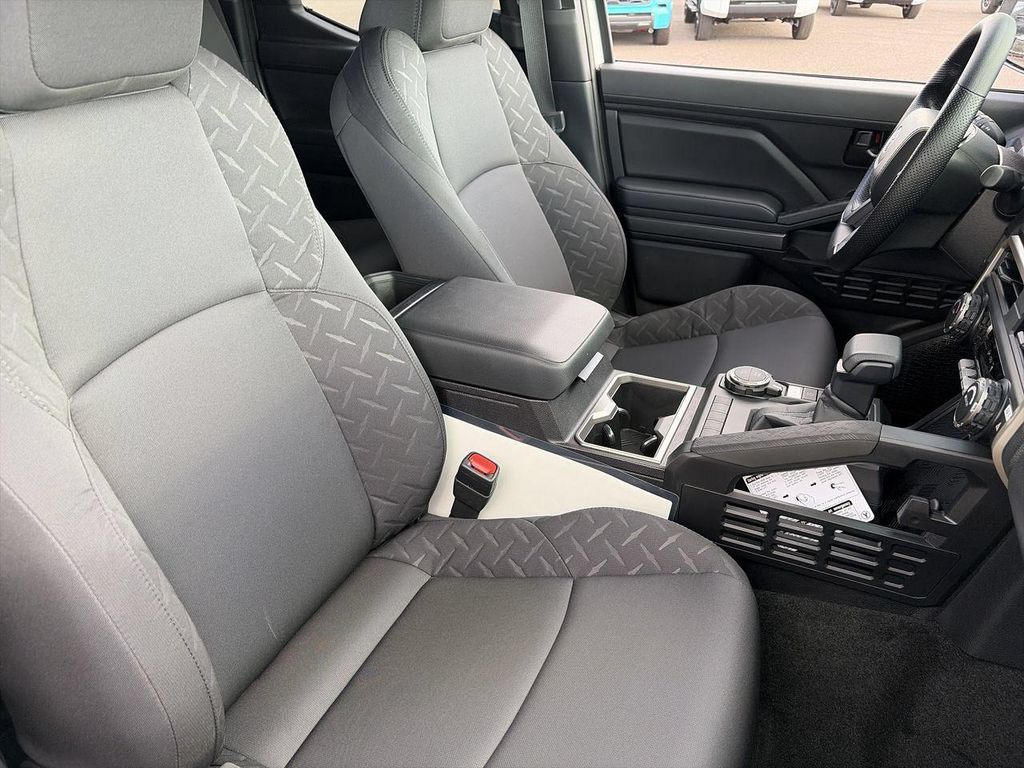 صورة مصغرة 23 لـ 2026 Toyota TACOMA SR5