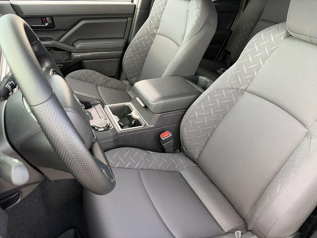 صورة مصغرة 18 لـ 2026 Toyota TACOMA SR5