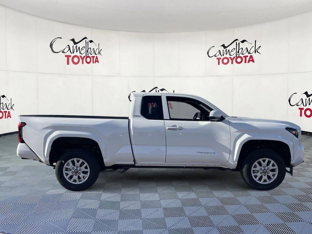 2026 Toyota TACOMA SR5 — фото 8