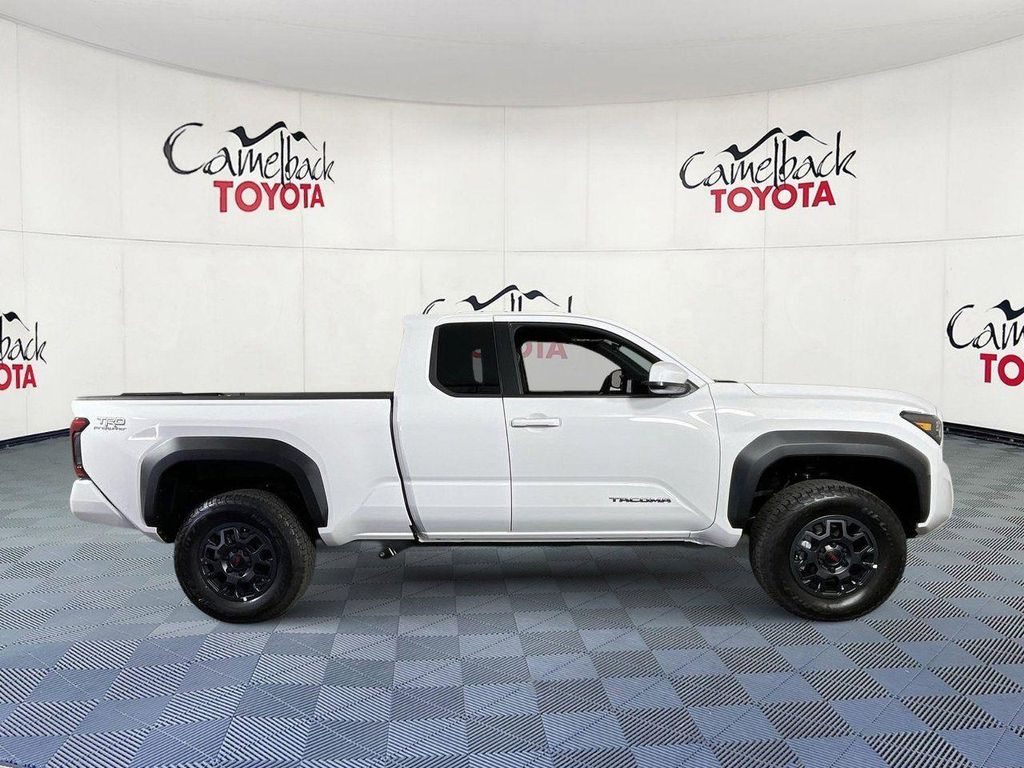 2026 Toyota TACOMA SR5 — миниатюра 8