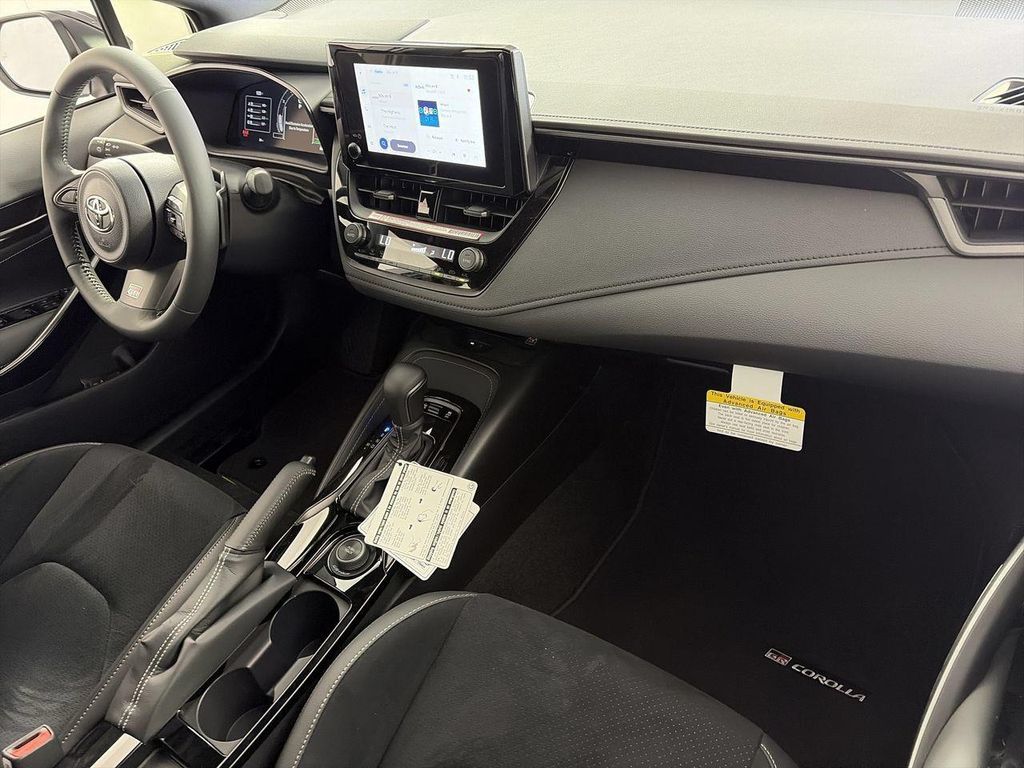 صورة 25 لـ 2026 Toyota GR COROLLA BASE