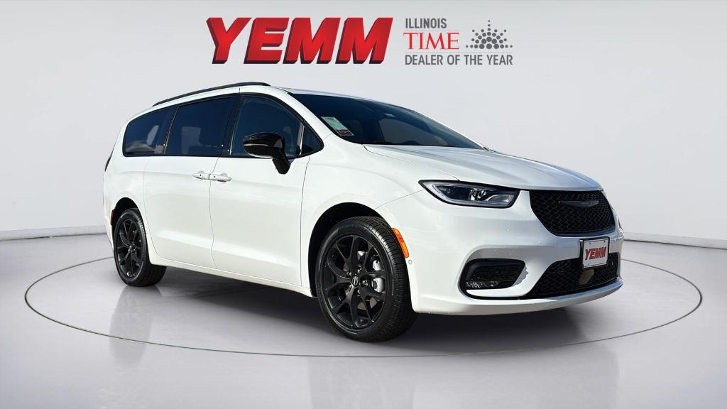 New 2026 Chrysler Pacifica Select AWD