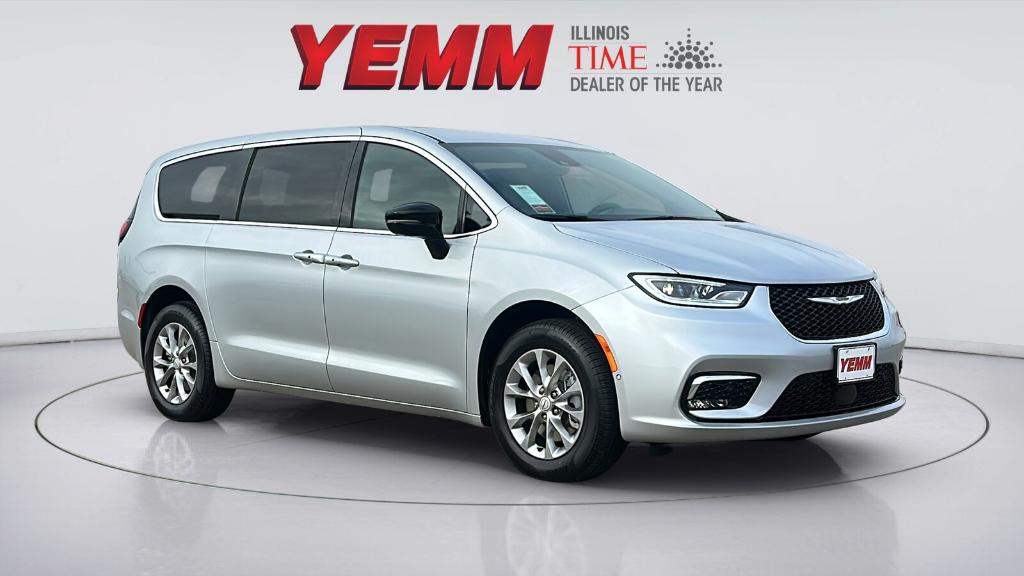 New 2026 Chrysler Pacifica Select AWD