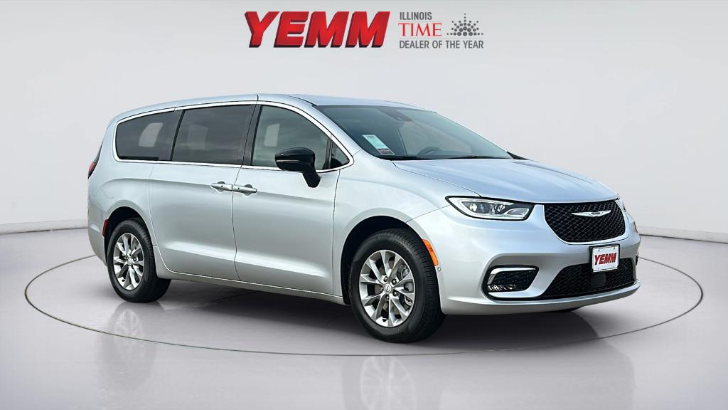 New 2026 Chrysler Pacifica Select AWD