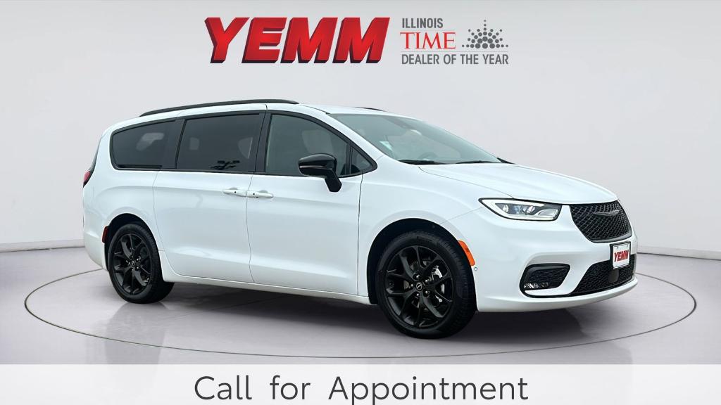 New 2026 Chrysler Pacifica Select